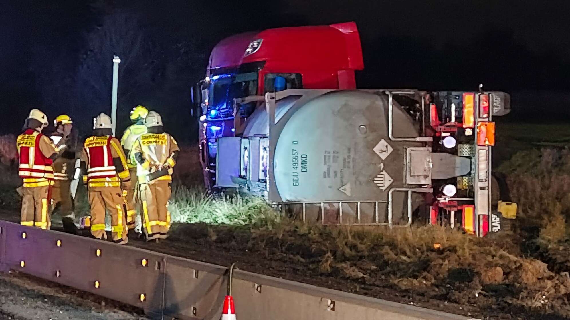 Unfall mit Gefahrgut-Lkw – Autobahn stundenlang gesperrt