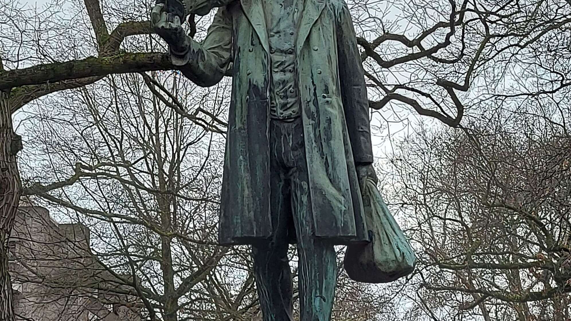 Seidenweber-Statue «Meister Ponzelar» in Krefeld