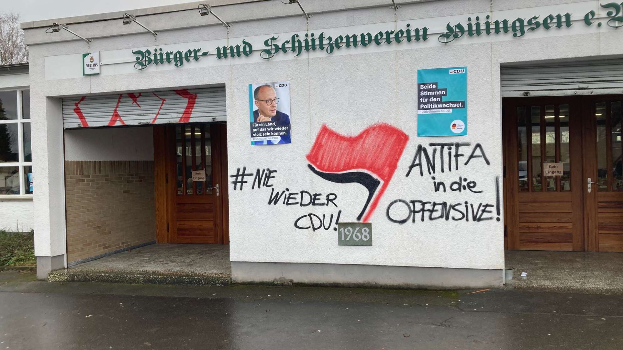Schützenhalle vor Merz-Auftritt mit Parolen beschmiert