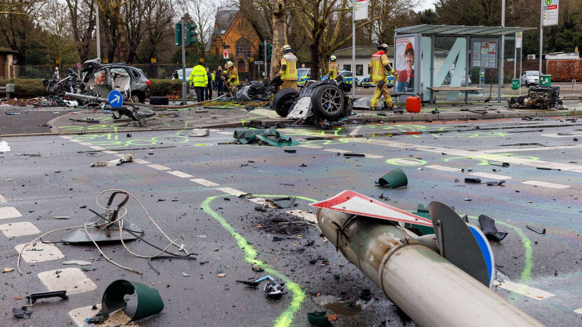 Auto überschlägt sich in Düsseldorf