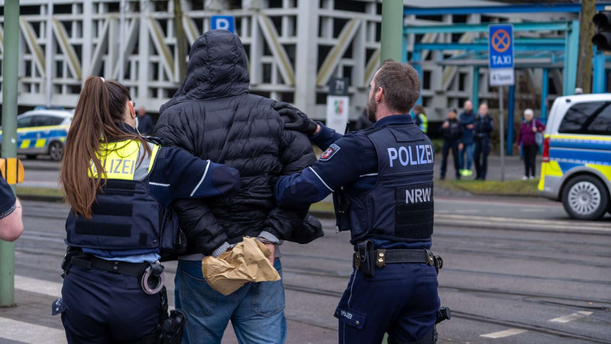 Großeinsatz der Polizei am Landgericht in Bielefeld