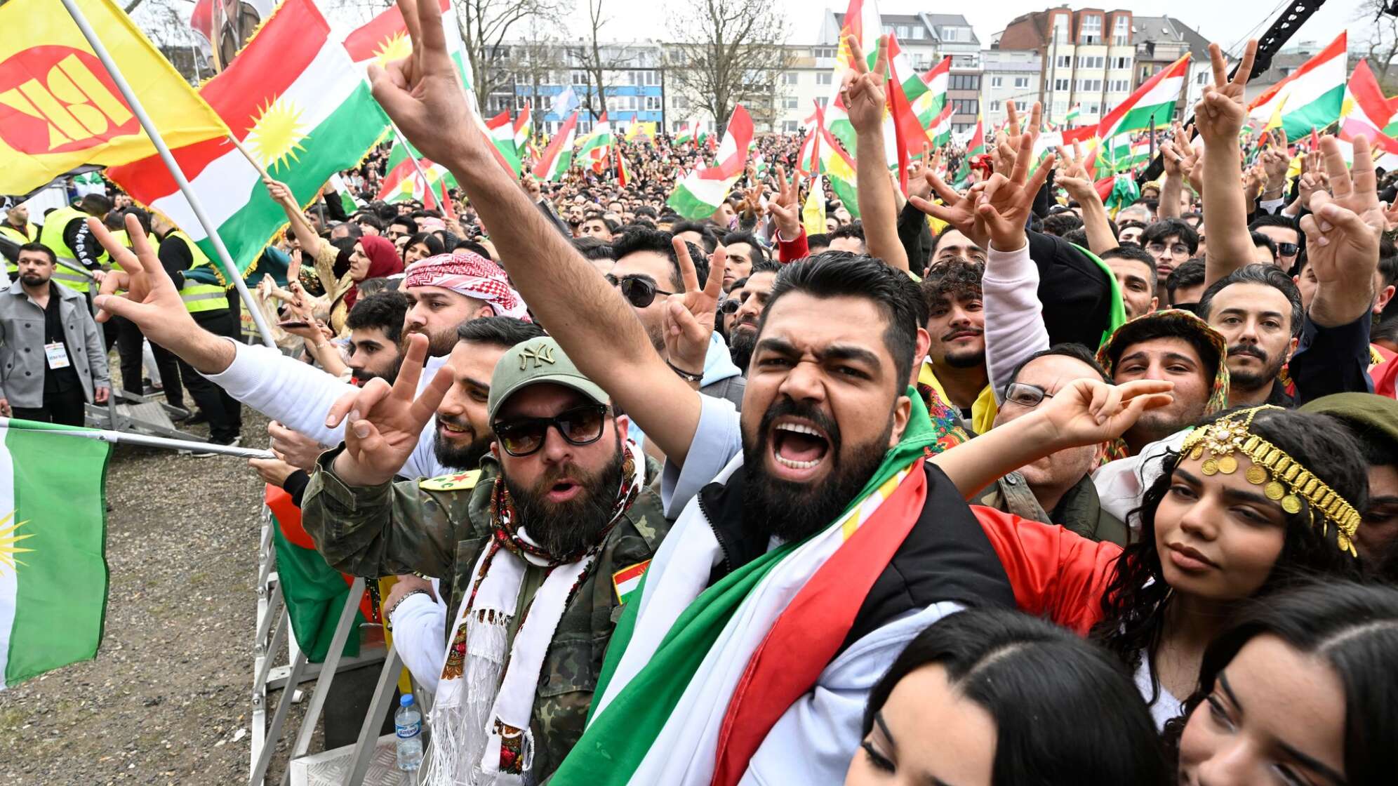 Feier in Köln zum Kurdischen Neujahrsfest