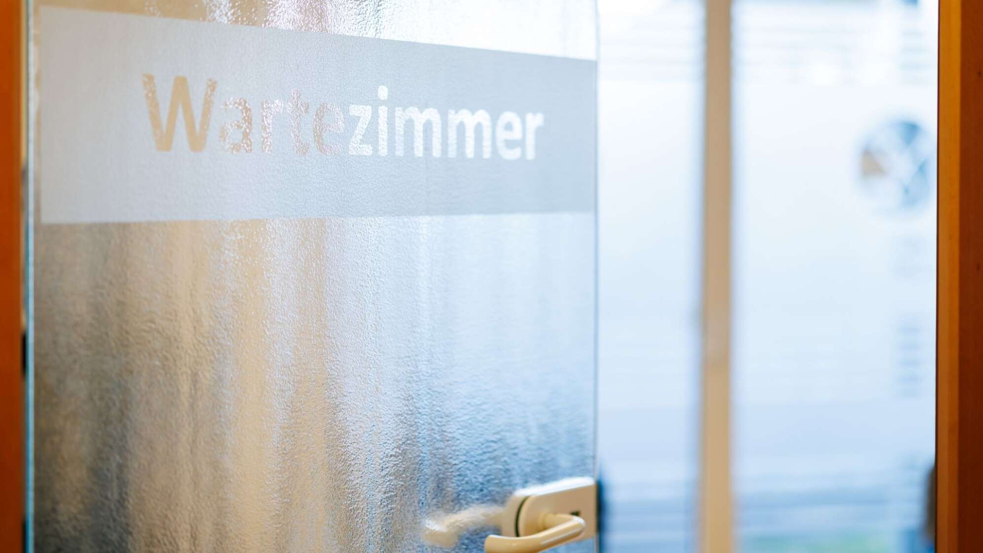 Wartezimmer in Hausarztpraxis