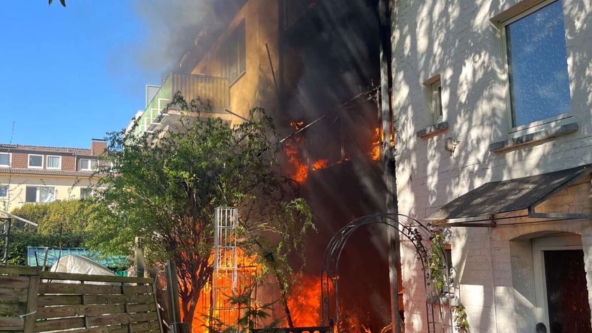 Feuer in Mehrfamilienhaus in Essen