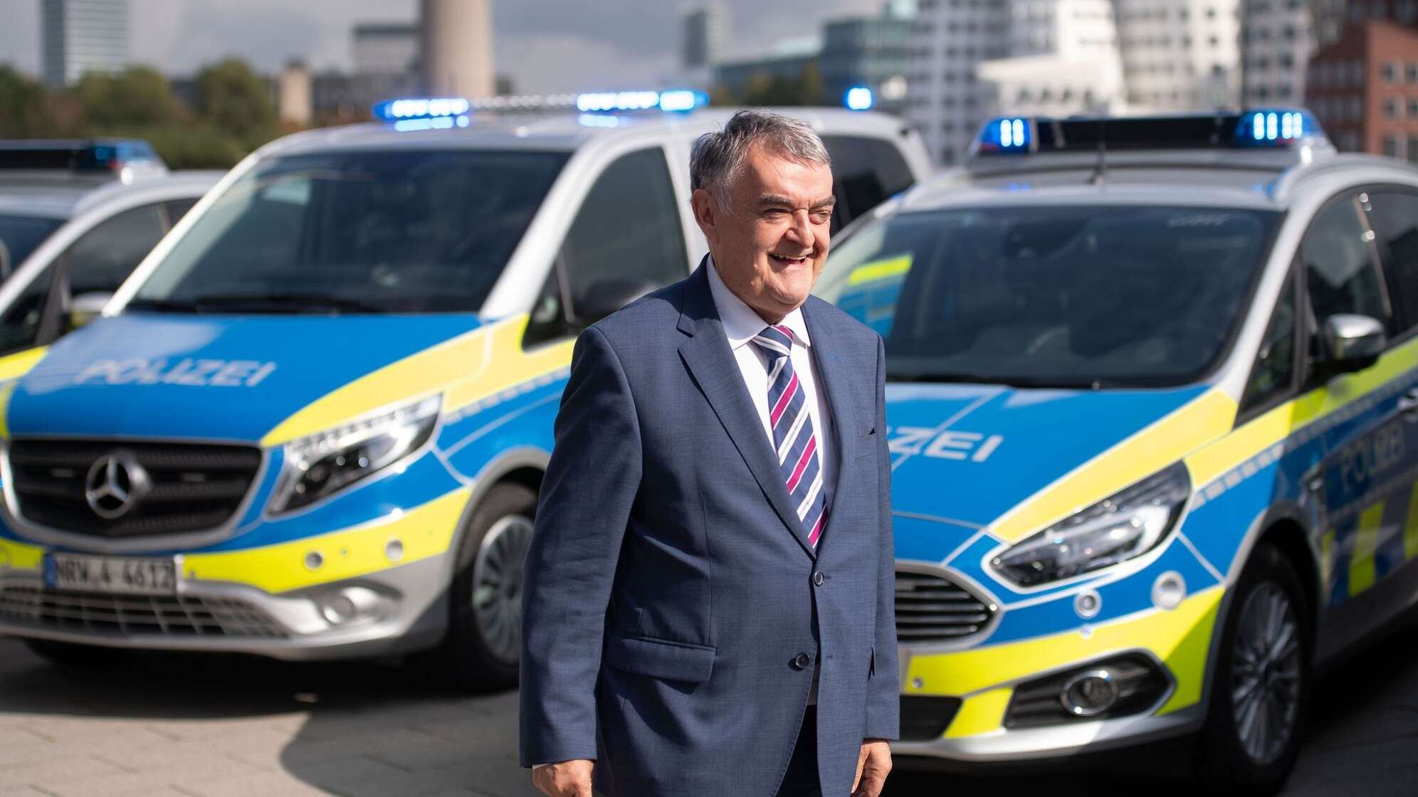 Reul: Keine Elektro-Streifenwagen in Sicht