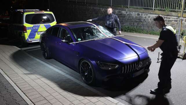 Von Auto erfasst - 19-jährige Festbesucherin in Lebensgefahr