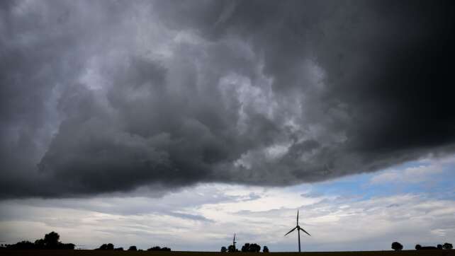 Gewitter mit Windböen und Starkregen möglich