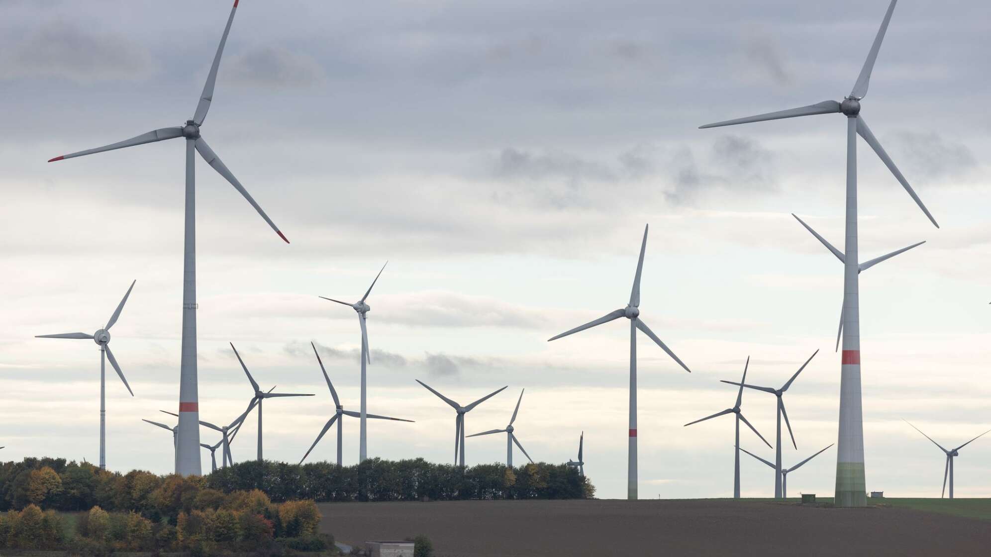 Windräder in Windpark bei Paderborn