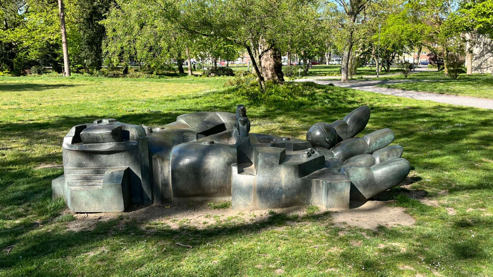 Diebe stehlen wertvolle Bronzeskulptur