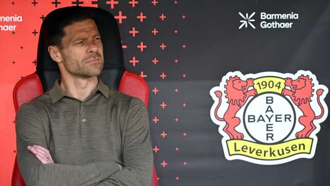 Alonso lässt Zukunft bei Bayer weiter offen: «Müssen warten»