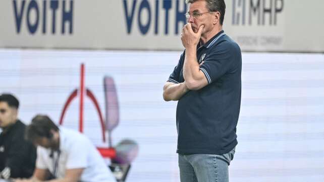 Auch bei Abstieg: Hecking bleibt Bochum-Trainer