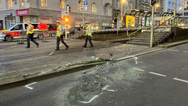 Auto fährt in Menschenmenge - Fahrer weiter in Gewahrsam