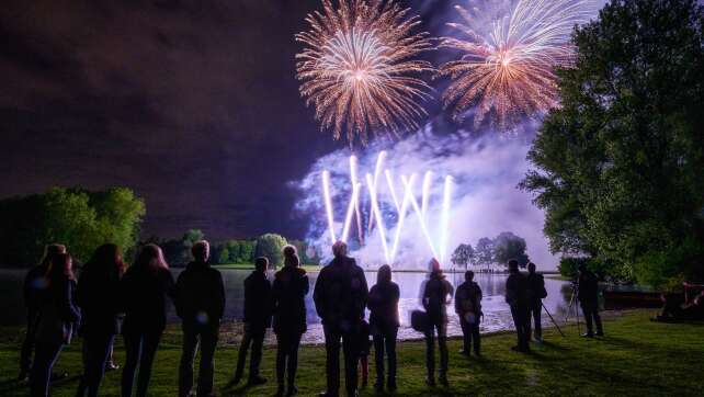 Gewitter: Festival Rhein in Flammen in Bonn unterbrochen