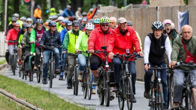 Tausende radeln für bessere Fahrradwege nach Düsseldorf