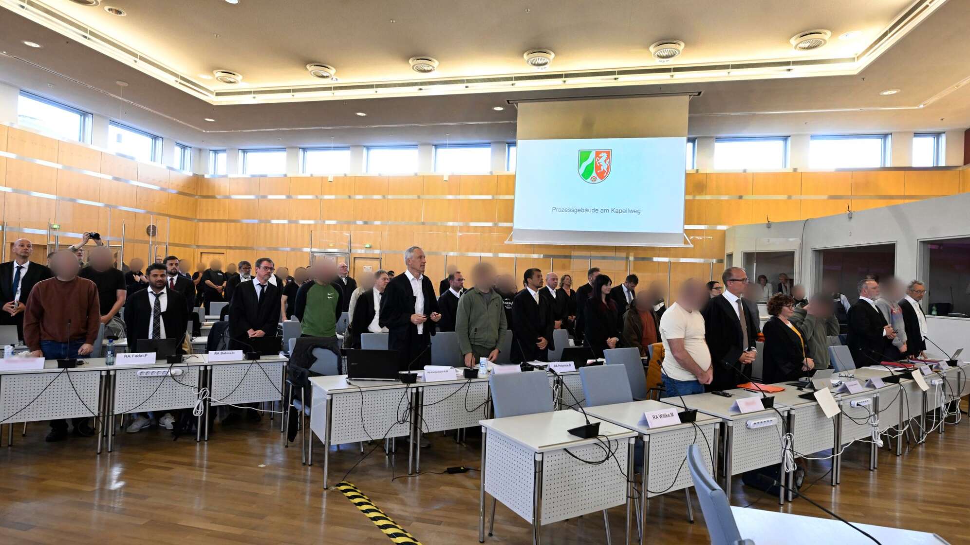 Prozess gegen 19 Angeklagte wegen illegaler Zigarettenfabriken