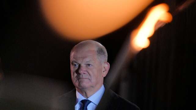 «Respect» zum Abschied: Zapfenstreich für Scholz
