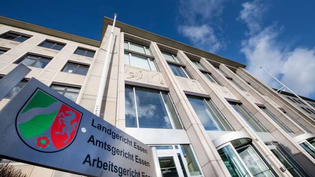 Ehefrau vor den Augen der Kinder erstochen: 13 Jahre Haft