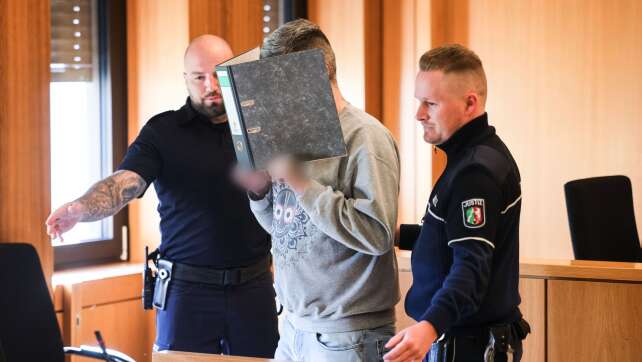 Pfleger wegen Mordes in neun Fällen vor Gericht