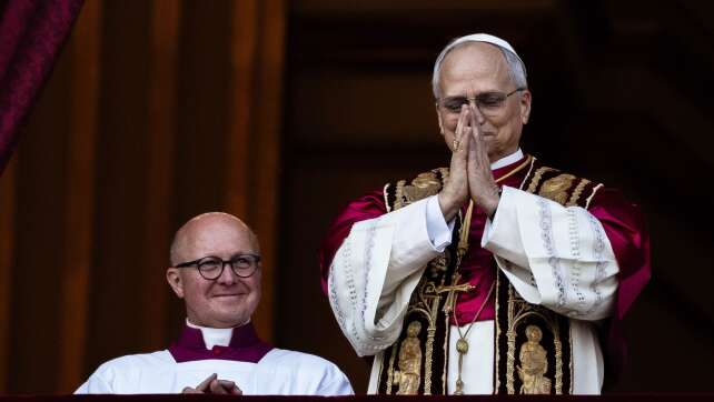 Neuer Papst Leo XIV. feiert erste Messe