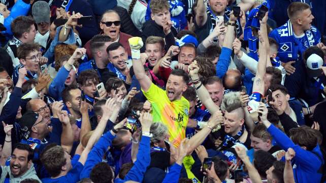 Endlich wieder Bundesliga: HSV im Partyrausch zum Aufstieg