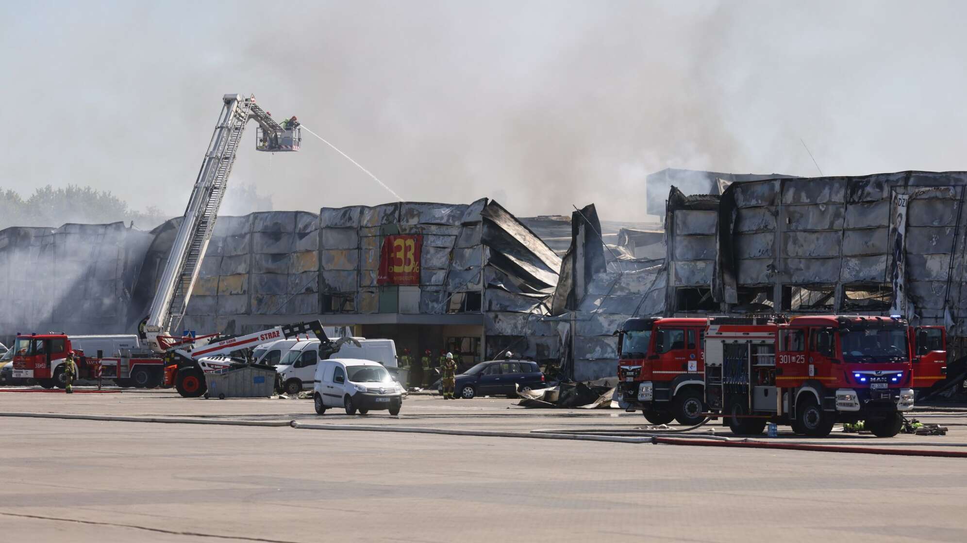 Großbrand in einem Warschauer Einkaufszentrum