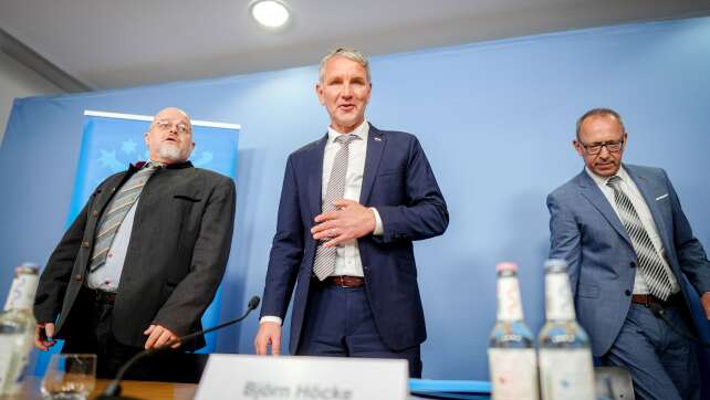 Höcke und Urban legen Gutachten gegen Beobachtung vor