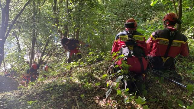 16-Jähriger stürzt metertief von Schaukel - Zustand kritisch