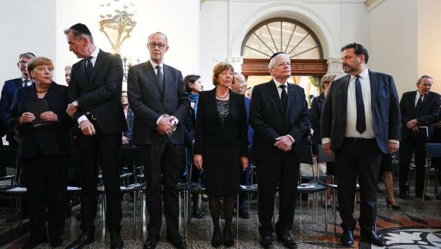Viel Prominenz bei Beisetzung von Margot Friedländer
