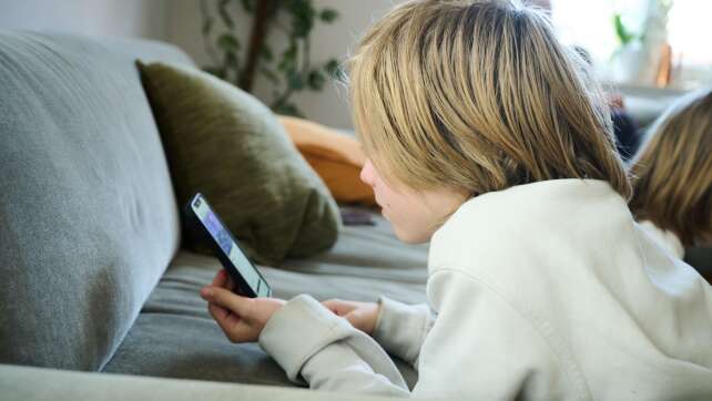 Was die wachsende Bildschirmzeit mit Kindern macht