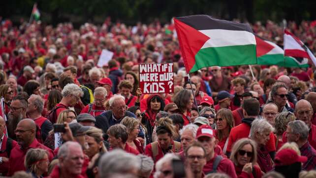 Zehntausende fordern in Den Haag härteren Israel-Kurs