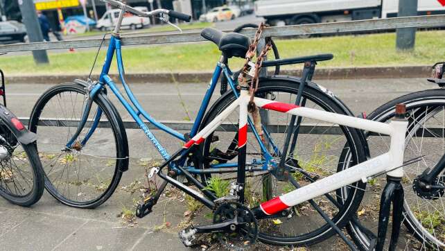 Städte entfernen Schrotträder – bauen aber auch Stellplätze