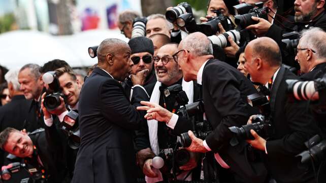 Denzel Washington ermahnt Fotografen und erhält Ehrenpreis