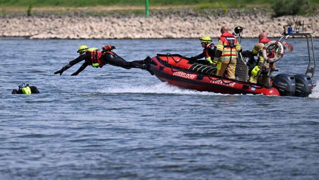 Feuerwehr warnt: Schwimmen im Rhein ist lebensgefährlich