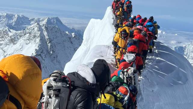 Kletterer mit Edelgas schneller auf dem Everest