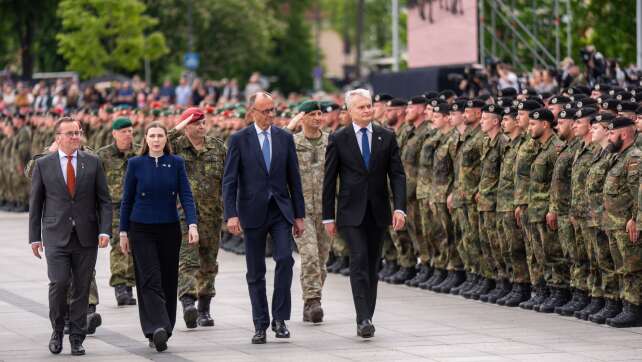Merz: Jeden Zentimeter des Nato-Territoriums verteidigen