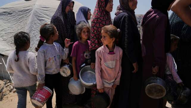 Augenzeugen: Erste Hilfsgüter erreichen Menschen in Gaza