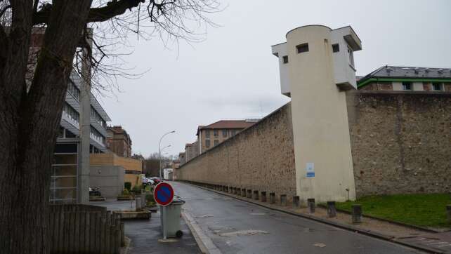 Frankreichs Polizei beschlagnahmt Mini-Handys hinter Gittern