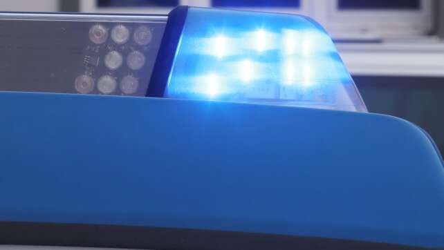 Mann zielt mit Waffe auf Polizei und wird niedergeschossen