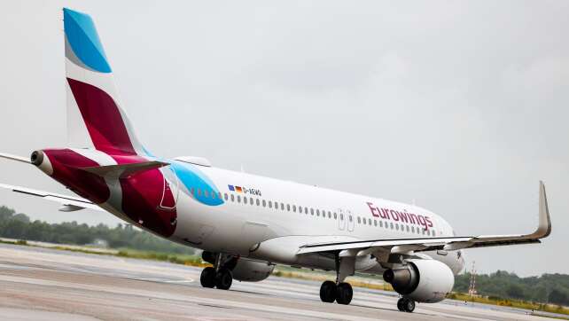 Heck von Eurowings-Maschine prallt bei Landung auf