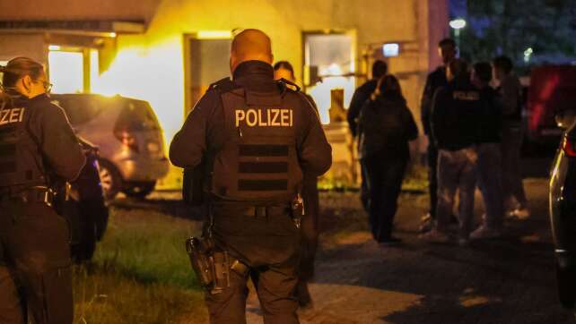 Nach gewalttätigem Streit: Polizei durchsucht Wohnung