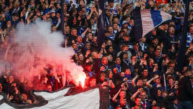 «Bodenlos»: Duisburg-Fan reanimiert - Essens Anhänger singen