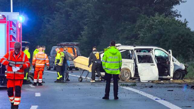 Drei Tote bei Kleinbus-Unfall auf A48 nahe Koblenz