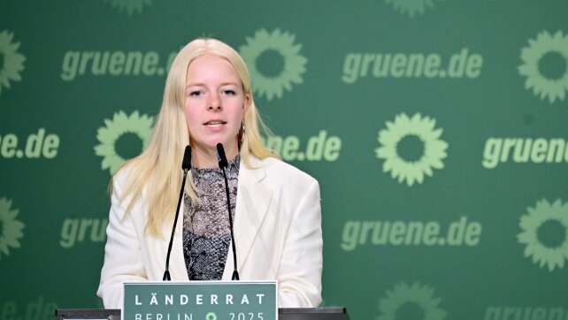 Grüne Jugend-Chefin für «ACAB»-Pulli und Post in der Kritik