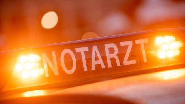 Unfälle mit Notarztwagen, Polizeiauto, Bus - fünf Verletzte