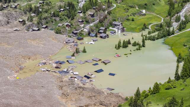 Talbewohner bangen nach Gletscherabbruch wegen Wassermassen