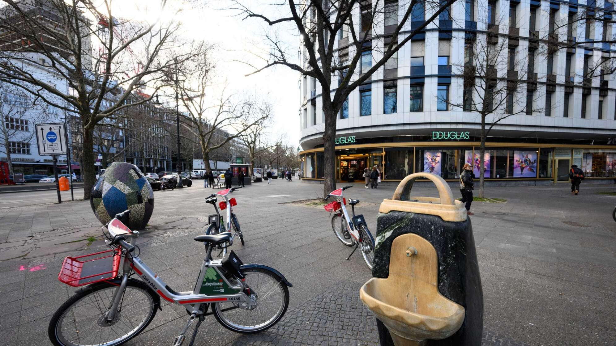 Namenloser Platz am Kurfürstendamm