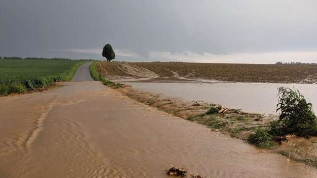 Unwetter: viele Notrufe, Verletzte durch Hagel