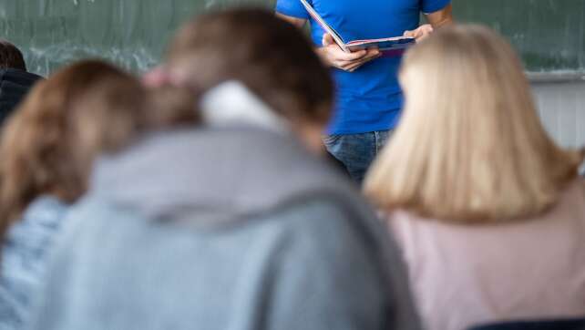 Schulministerium: Lehrerlücke verringert sich