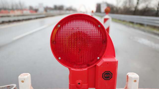 Auffahrunfall mit Lastwagen - Fahrer tot