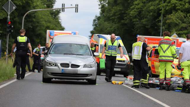 Auto fährt in Kindergruppe - Mehrere Verletzte